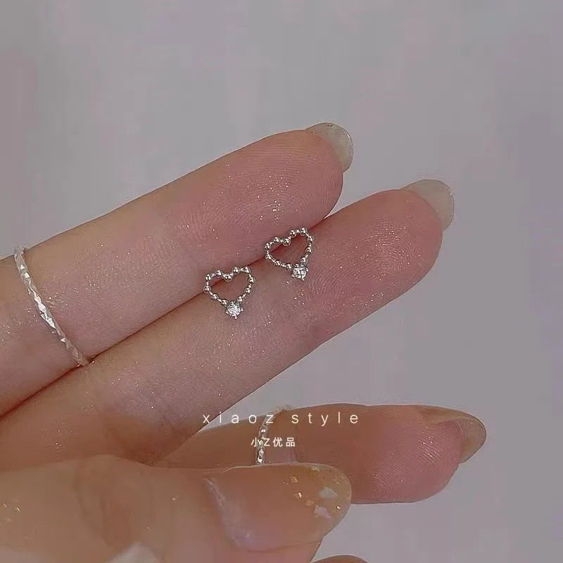 Thumbnail: Timeless Zircon Stud Earrings in 925 Silver