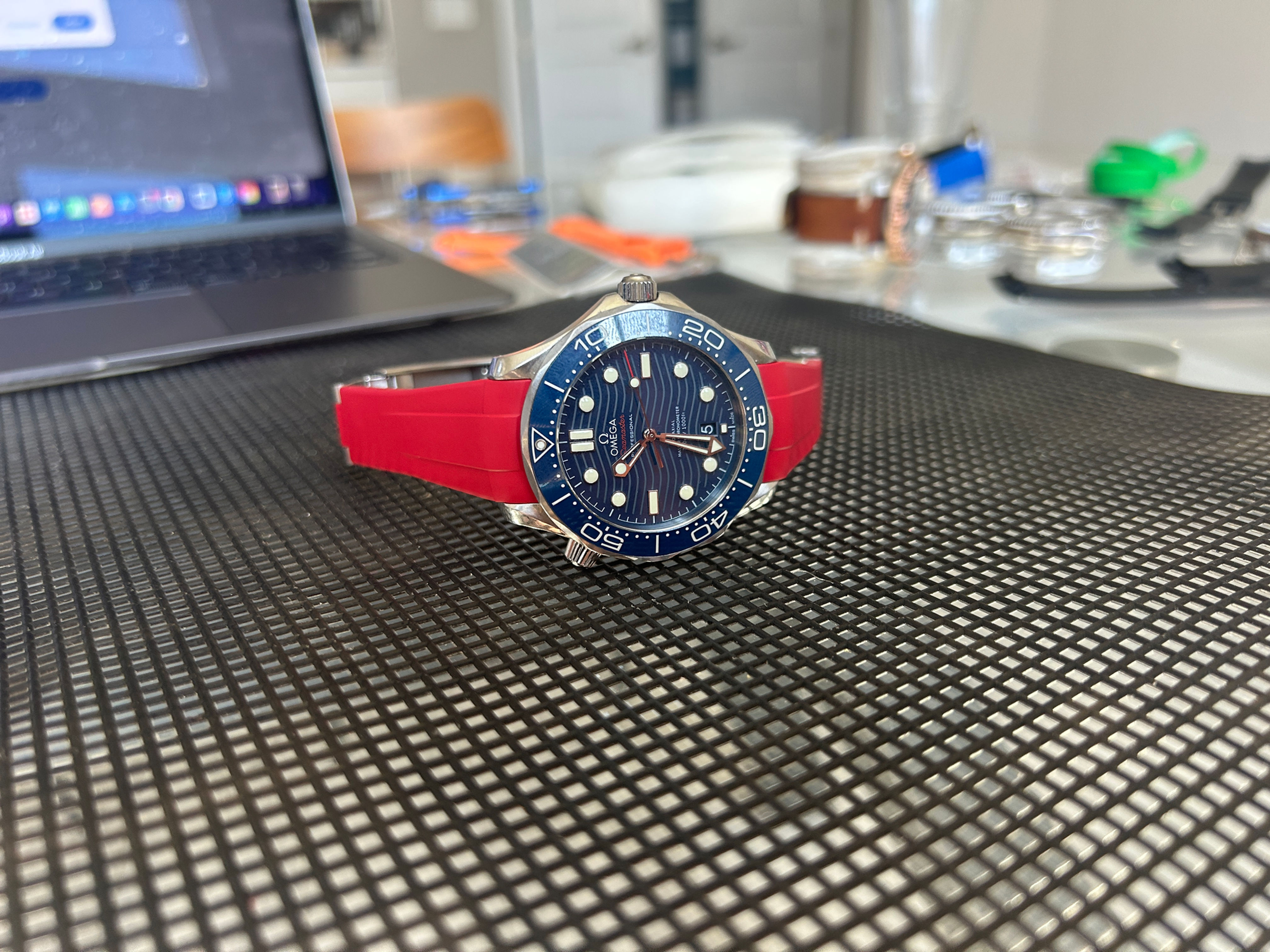 20mm RED Vulcanized caoutchouc rubber Strap Rolex Seamaster Deployment