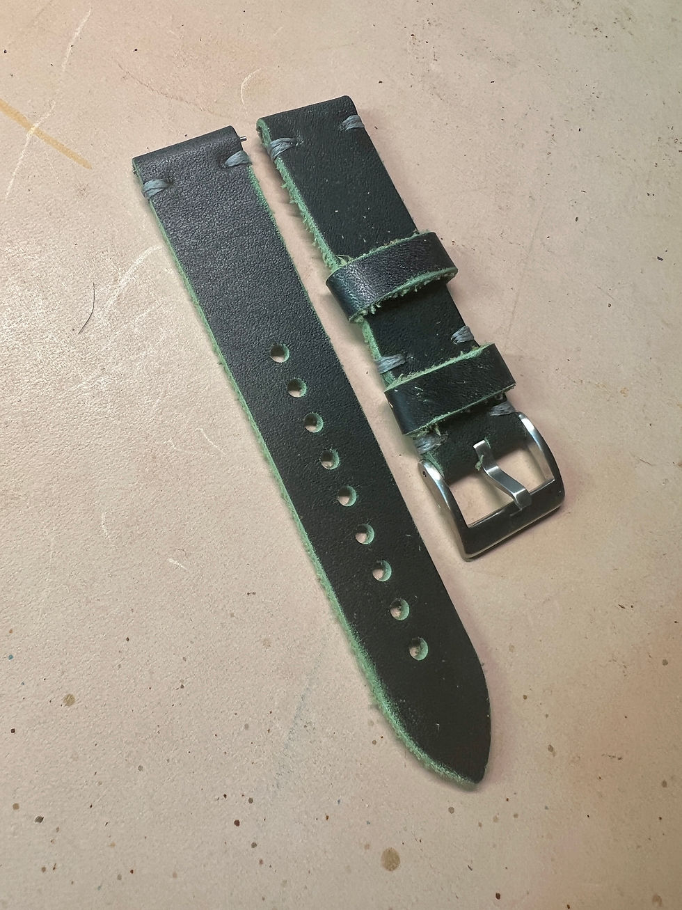 Thumbnail: Dk GREEN vegetable tanned full grain leather GRAY stitch