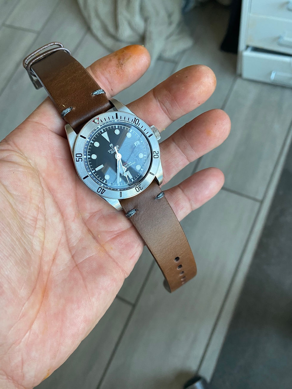 Thumbnail: Dark BROWN vintage leather GRAY stitch
