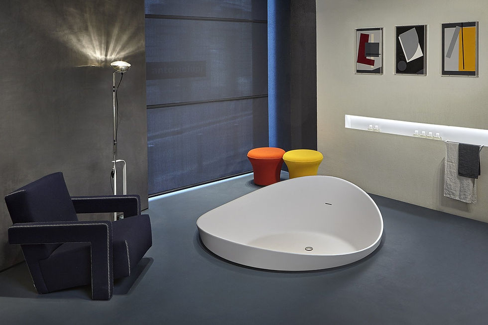 Salle de bain design avec baignoire îlot moderne, éclairage tamisé et décoration contemporaine type spa.