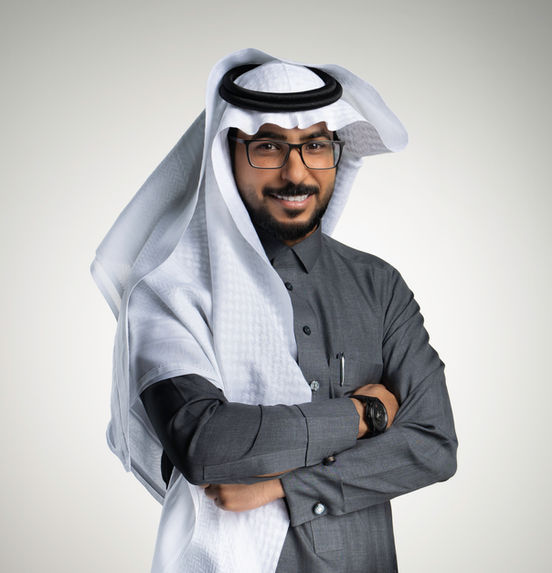 مع إليجانت ميديا الرياض، نوفر تصوير لينكد ان وتصوير بورتريه احترافي يعكس شخصيتك ويعزز حضورك الشخصي والمهني.
