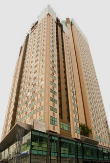 Lee Gardens is a prestigious mixed-use development by Daiichi Properties located at the corner of Shaw Boulevard and Lee Street, Addition Hills, Mandaluyong City. This iconic two-tower project comprises a 33-storey North Tower and a 23-storey South Tower, set above a generous 3,000 sqm commercial podium. It seamlessly integrates retail outlets, office spaces, and residential units (ranging from studios to 3-bedrooms), with key amenities including a swimming pool, gym, sauna, daycare center, helipad, landscaped gardens, function rooms, and roof-deck laundry and drying areas. Strategically positioned across from Wack Wack Golf Course, it offers scenic views and is surrounded by major hubs such as SM Megamall, Shangri-La Plaza, and the MRT Shaw Station, delivering a balanced live-work-play environment in Metro Manila’s dynamic cityscape