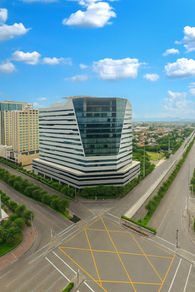 AEON Center Innoland Filinvest Alabang Class A office building for lease, ideal for BPO and corporate offices, featuring large flexible floor plates, high-speed telco connectivity, sustainable 100% renewable energy, modern office amenities, basement and podium parking, prime business location in Metro Manila.
