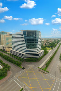 AEON Center Innoland Filinvest Alabang Class A office building for lease, ideal for BPO and corporate offices, featuring large flexible floor plates, high-speed telco connectivity, sustainable 100% renewable energy, modern office amenities, basement and podium parking, prime business location in Metro Manila.