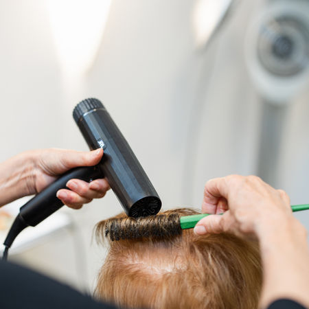 Kreatives Haarstyling in Salzburg – individuelle Stylings für Alltag und besondere Anlässe im Friseursalon Trockenhaube von Vanessa Rauter.