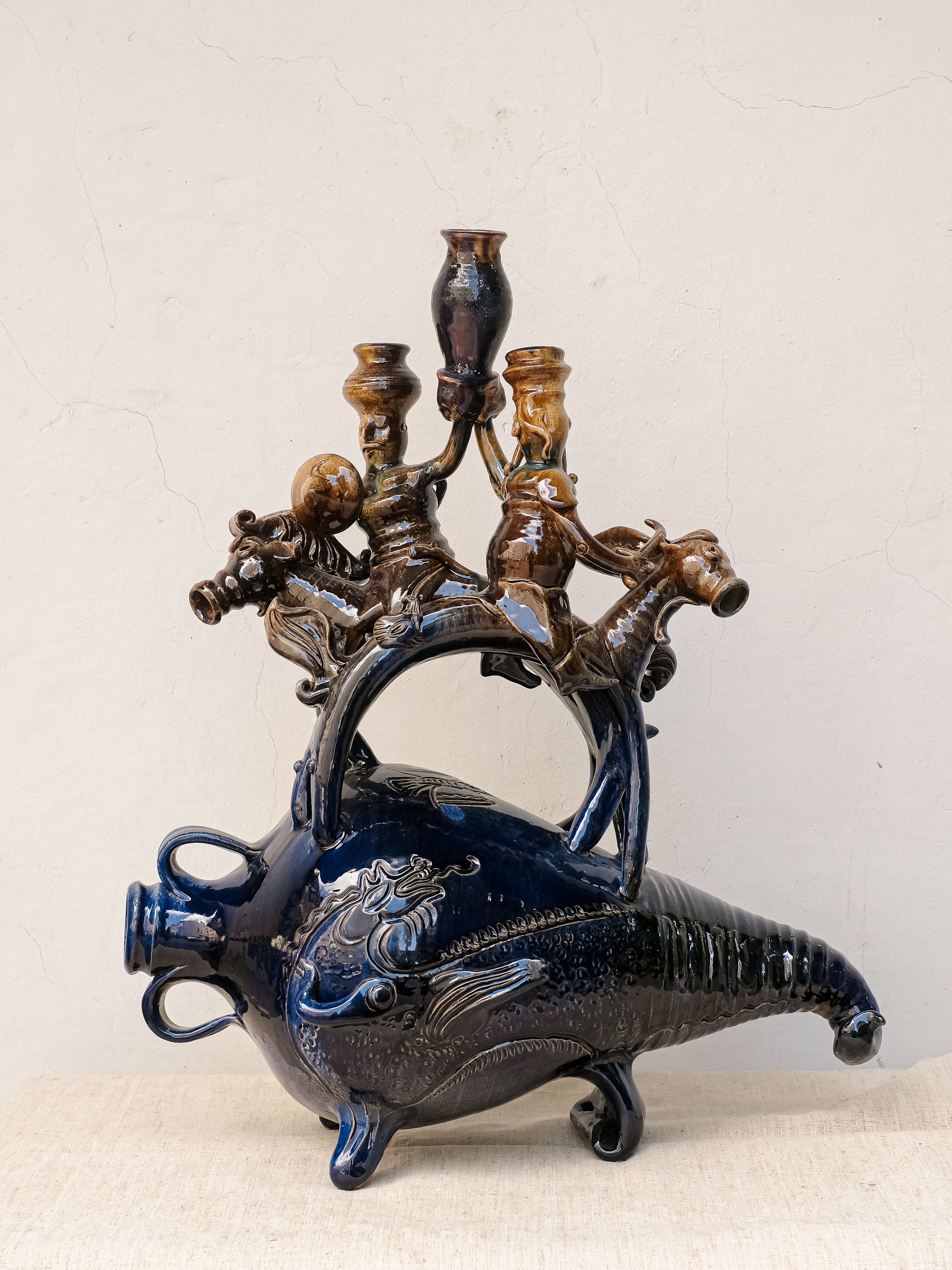 Відображає народження нового вогню єдності та перемоги.

Розмір:

Висотра-65см.

Довжина-65см.

Ширина-35см.

