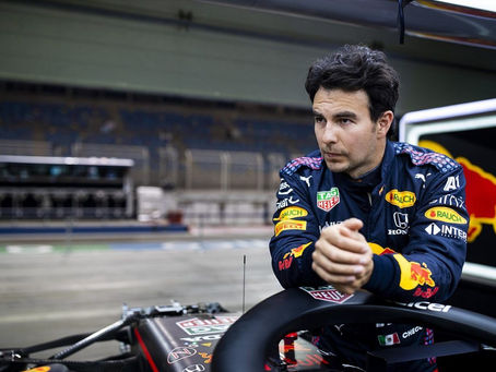 Campeón de la F1 tira fuerte crítica contra Checo Pérez