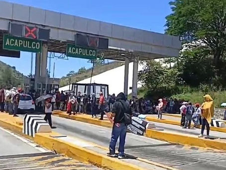 CETEG presiona con toma de caseta en la Autopista del Sol