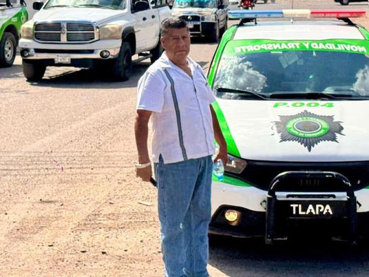 Detienen en Tlapa a director de Movilidad y Transporte y a 10 trabajadores