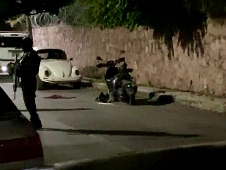 Atacan a tiros a estudiante normalista y a maestro en la colonia del PRI