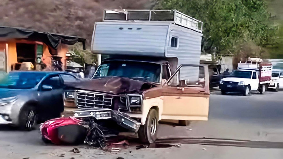 Fuerte choque vial en Tlapa deja a motociclista gravemente lesionado