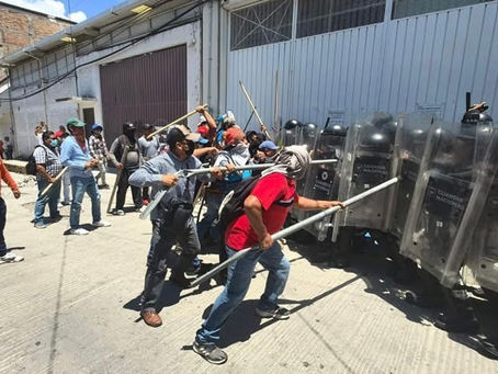 Tensión en Chilpancingo: CETEG y Guardia Nacional se enfrentan frente al INE