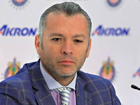 Traen como piñata a jugadores de Chivas: "son unos rockstars", dice José Luis Higuera