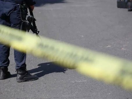 Ejecutan a balazos a un hombre frente al mercado en colonia La Noria, Zihuatanejo