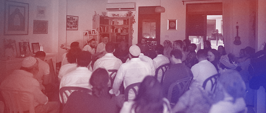 Pnima crowd gathering Havdallah .png