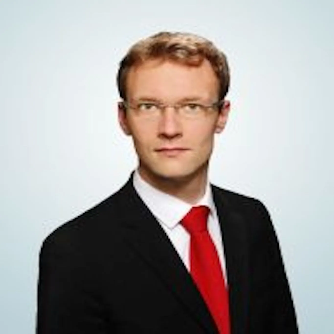 Falko-Tappen_Portrait-0ef9c0de-1920w.webp