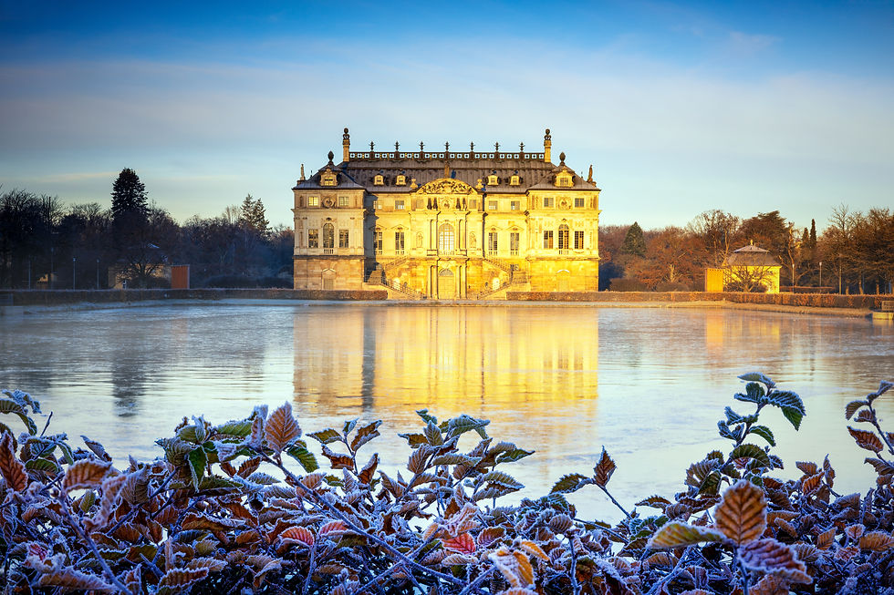 Schloss Belvedere in Dresden am gefrorenen See