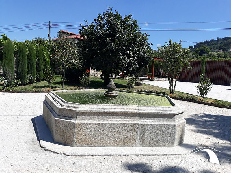 Miniatura: Fonte pentagonal "Setões"