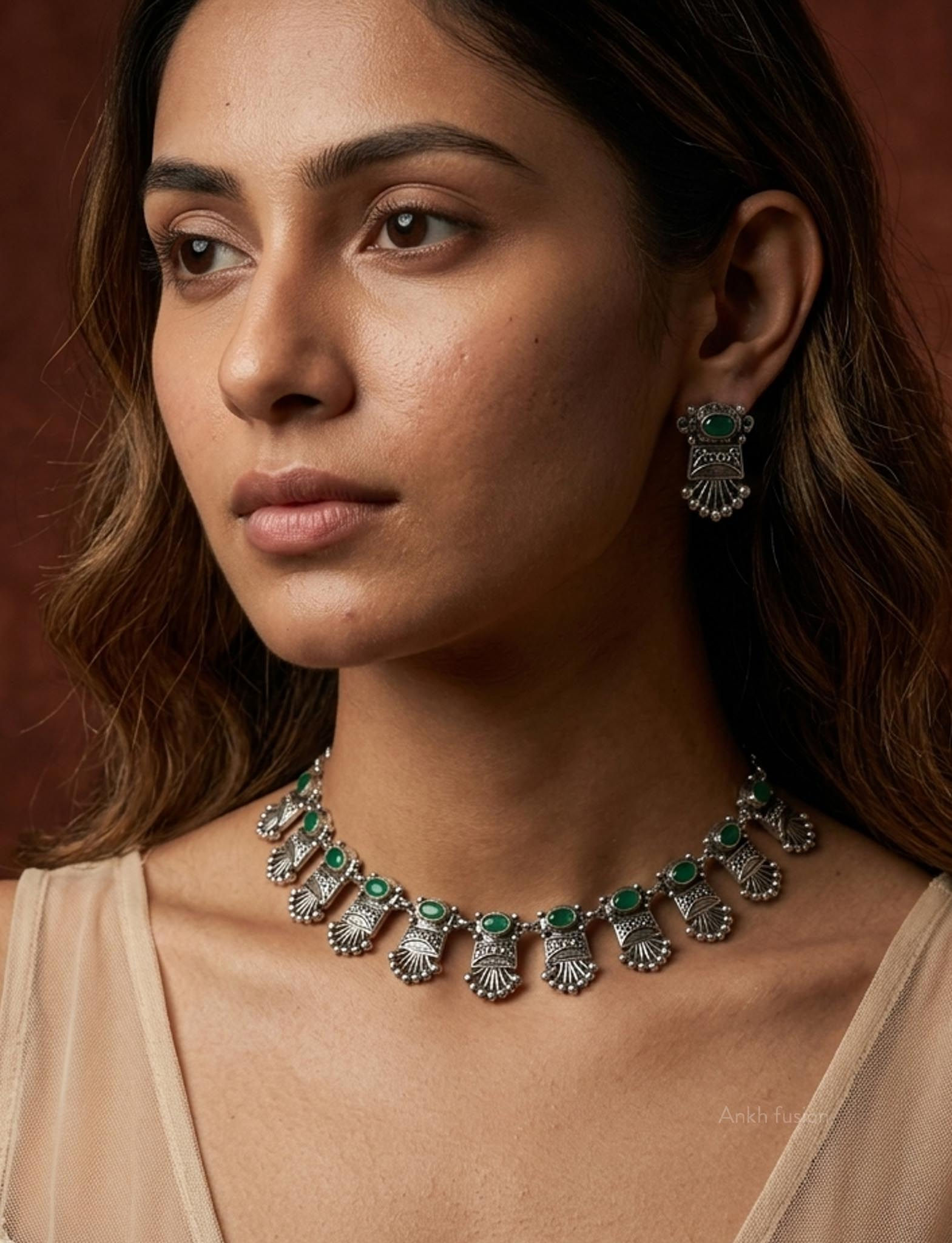 Dainty chocker set oxidized