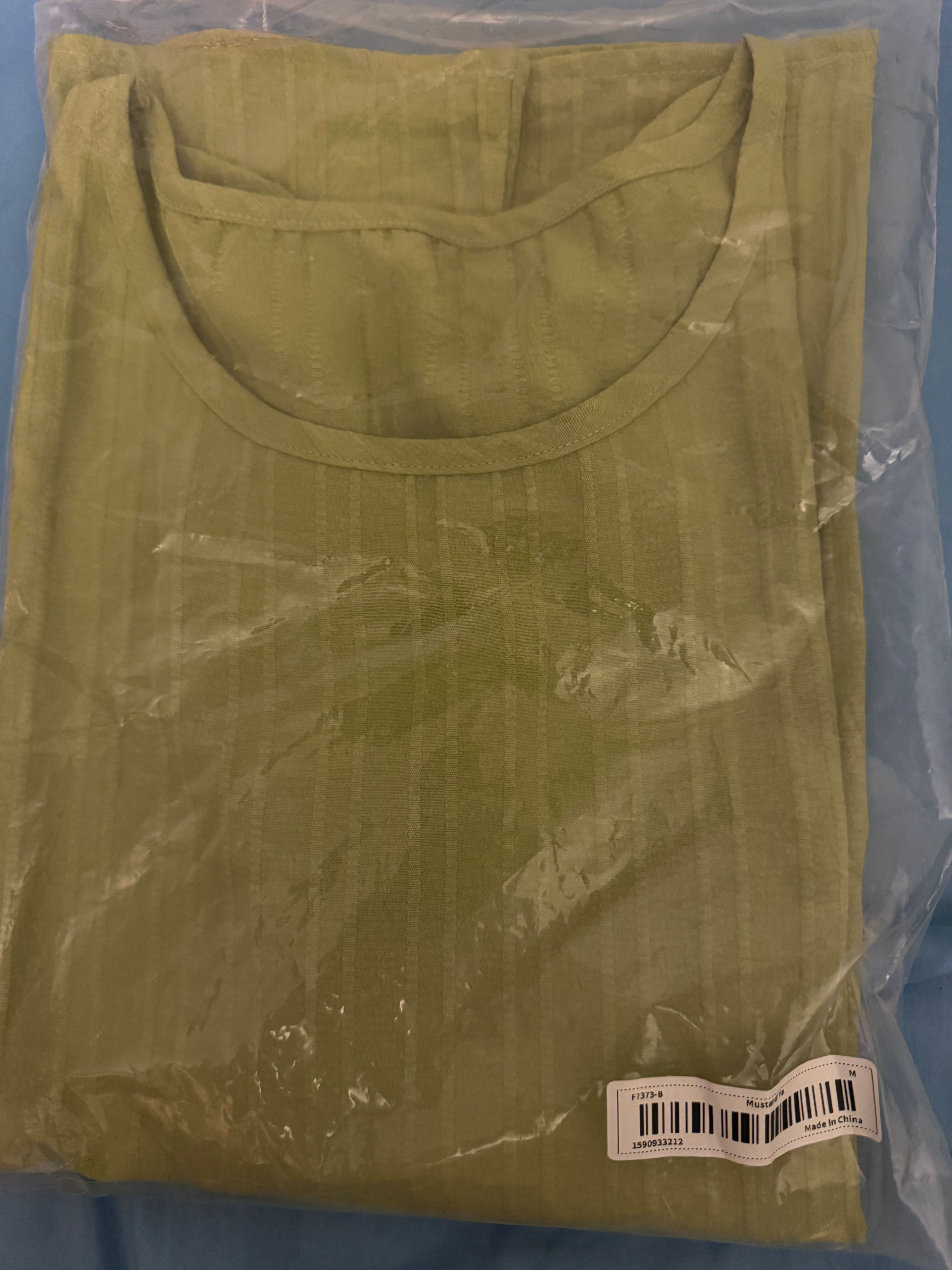 Light weight women’s Round Neck Shirt Mustard Yellow size M - 芥末黄女性圆领衬衫 号码M