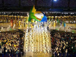 O Brasil, da lama da corrupção aos brilho da Abertura das Olimpíadas.