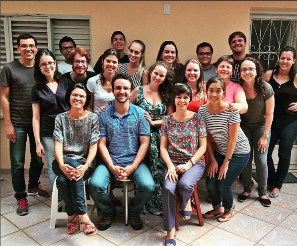 Grupo Focolares de Londrina. Jessica Cabrera ao centro.