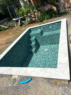 Piscine bordure carrelage
