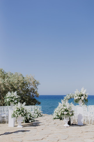 white wedding flowers design wedding planner