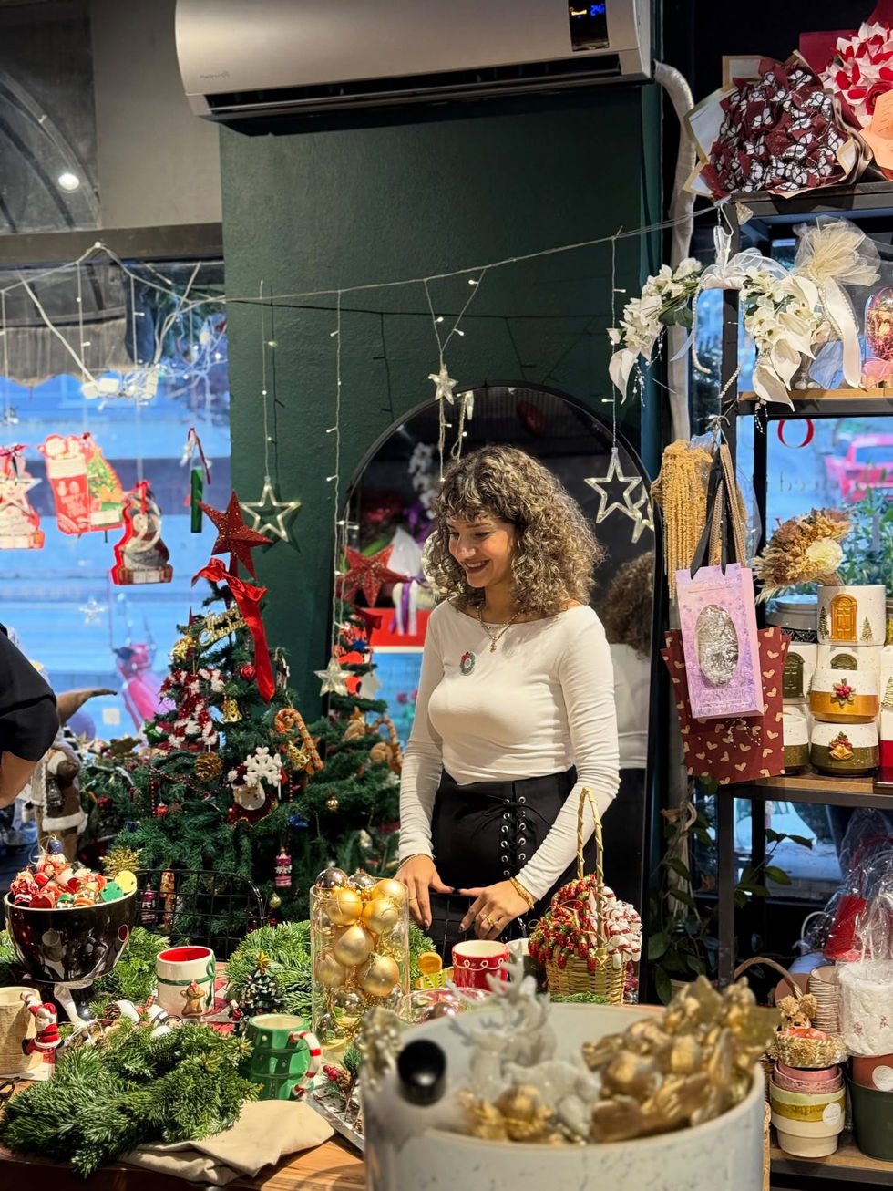 moonartflowers_1765833765_3788410663060254435_12967588497