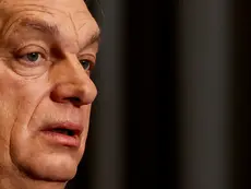 Орбан покидает венгерский парламент после исторического поражения на выборах