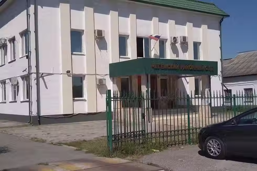 Rusiya Ukraynaya müdaxiləni "haram" adlandıran məhbusu cərimələdi