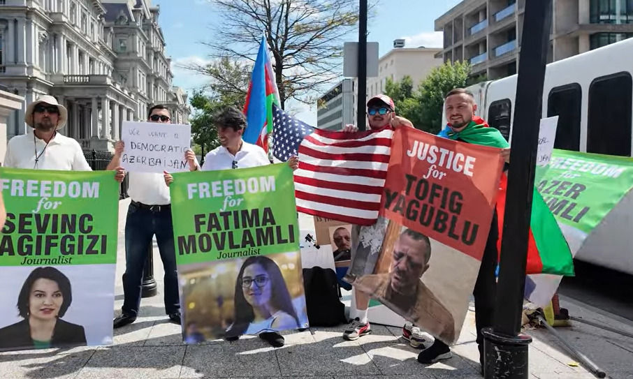 Protest in Washington demanding the release of political prisoners