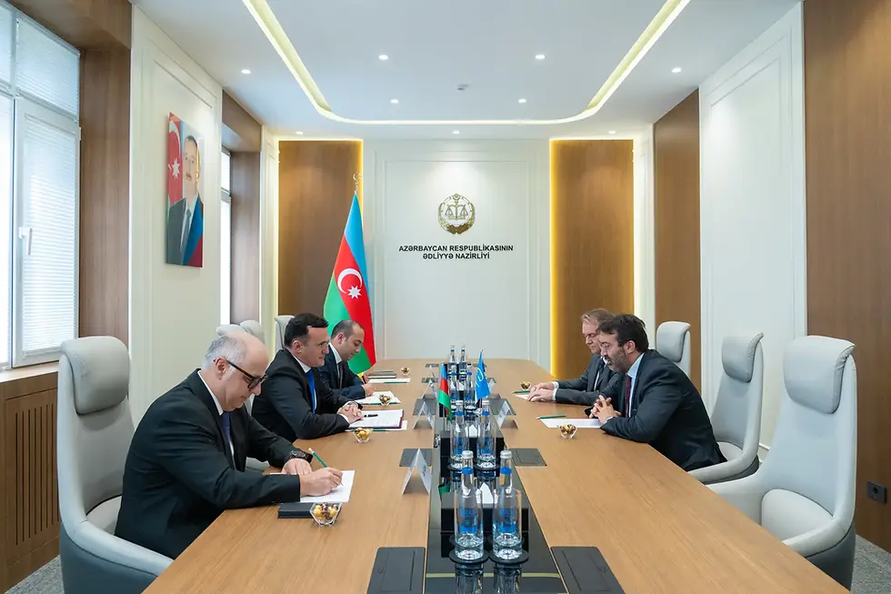 Vice-ministro da Justiça do Azerbaijão reúne-se com chefe de direitos humanos do Conselho da Europa