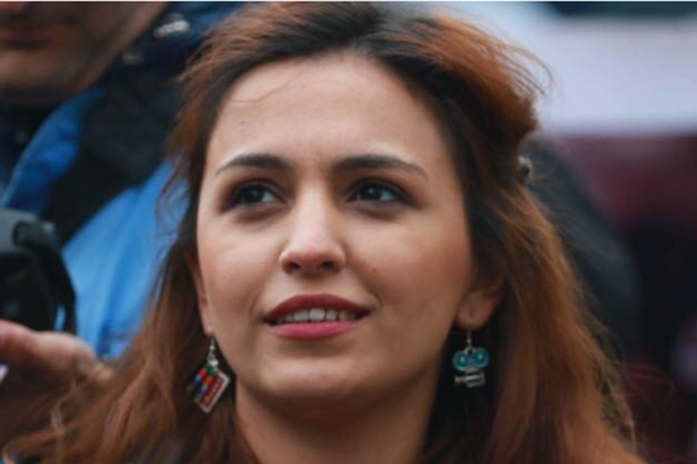 Meydan TV kaçakçılık davasında tutuklu bulunan Azerbaycanlı gazeteci Aytaj Ahmadova'nın ailesi, telefon görüşmelerinin cezaevi yetkilileri tarafından kesildiğini söylüyor.