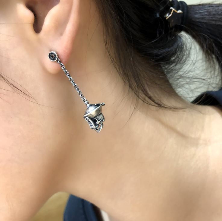 Thumbnail: Pirate Skull · 925 Silver Drop Earring