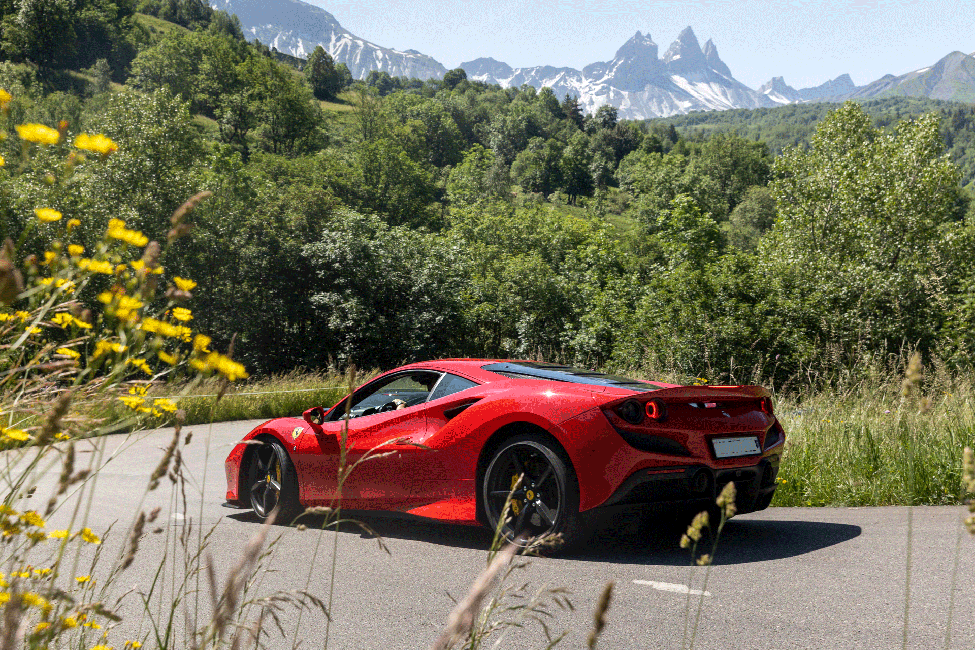 1000-virages-ferrari-F8-tributo.gif