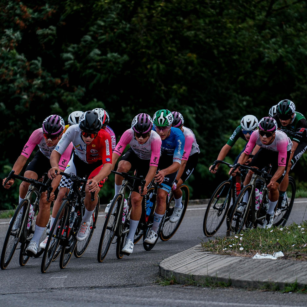 I ragazzi del team in azione - Foto Lisa Paletti