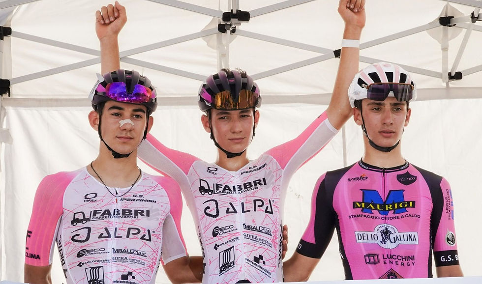 La foto sul palco dopo l'arrivo