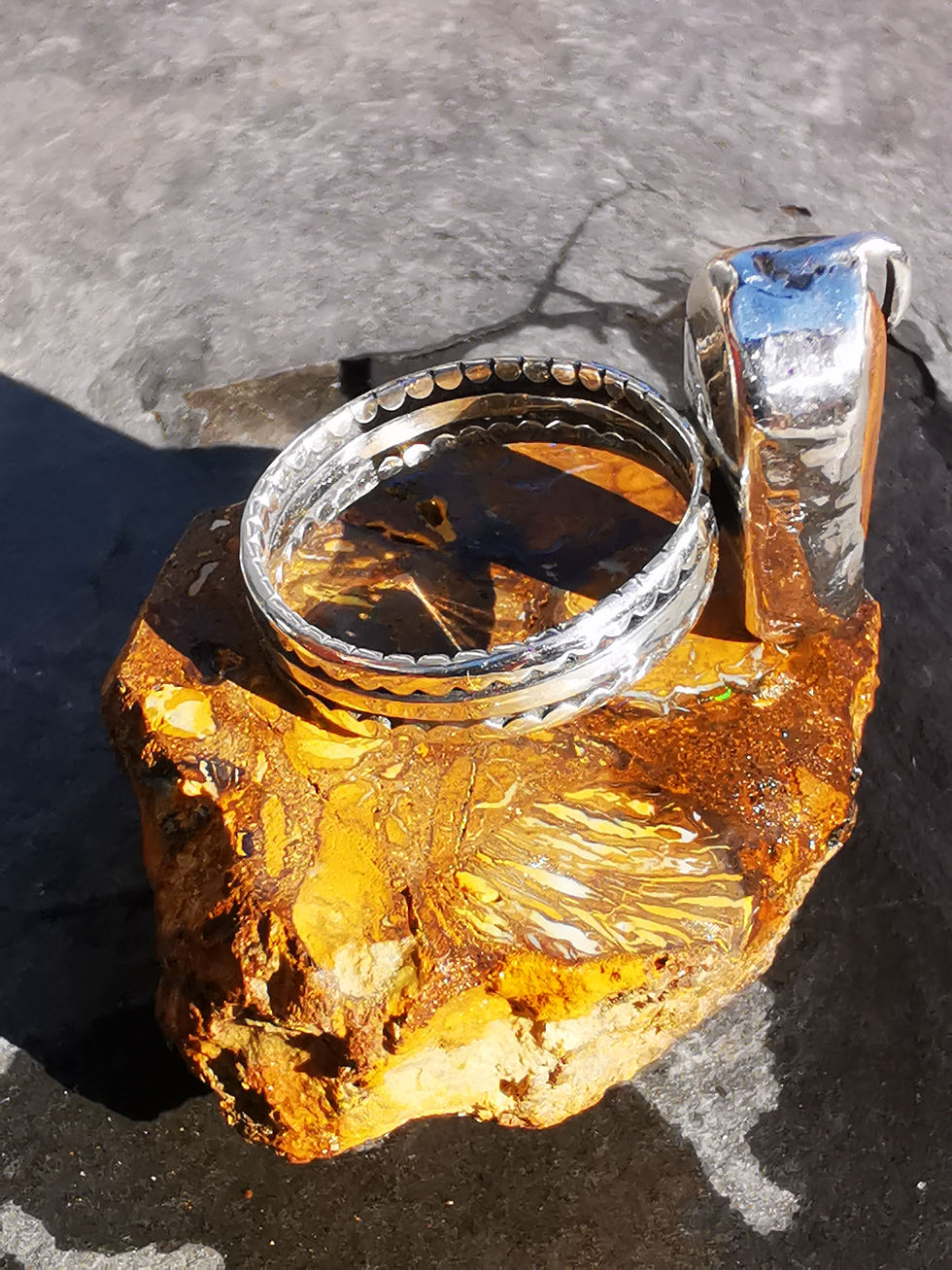 Miniaturbild: Hypnotic Puddle - Silberring mit handgeschliffenem Boulderopal