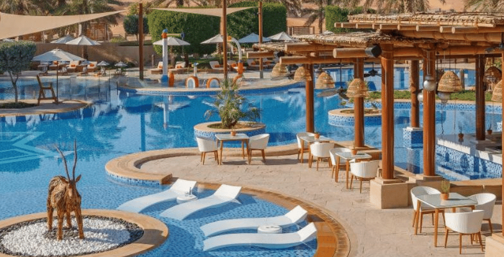 The Anantara Qasr Al Sarab, tennis court, kid’s club, horseback riding, archery and mountain biking, Desert Excursion Centre organizes camel treks, dune bashing, desert walks, Anantara’s Al Waha restaurant, Ghadeer restaurant