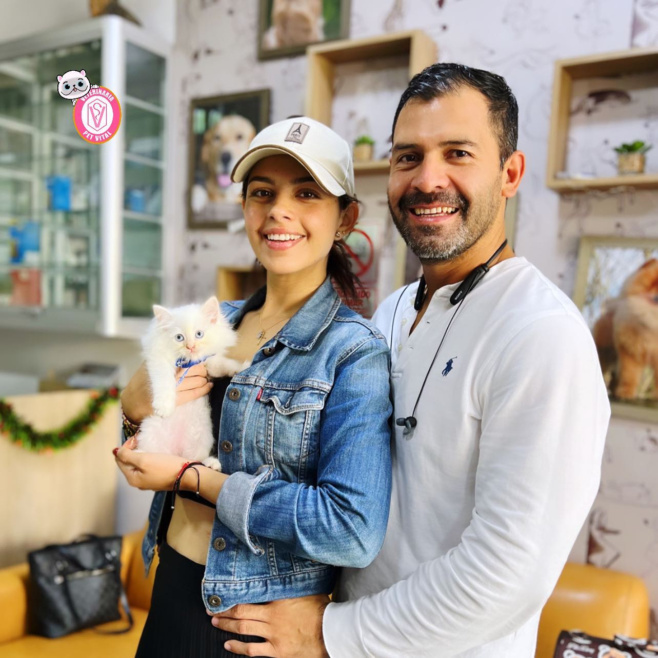 Familia feliz con su Persa