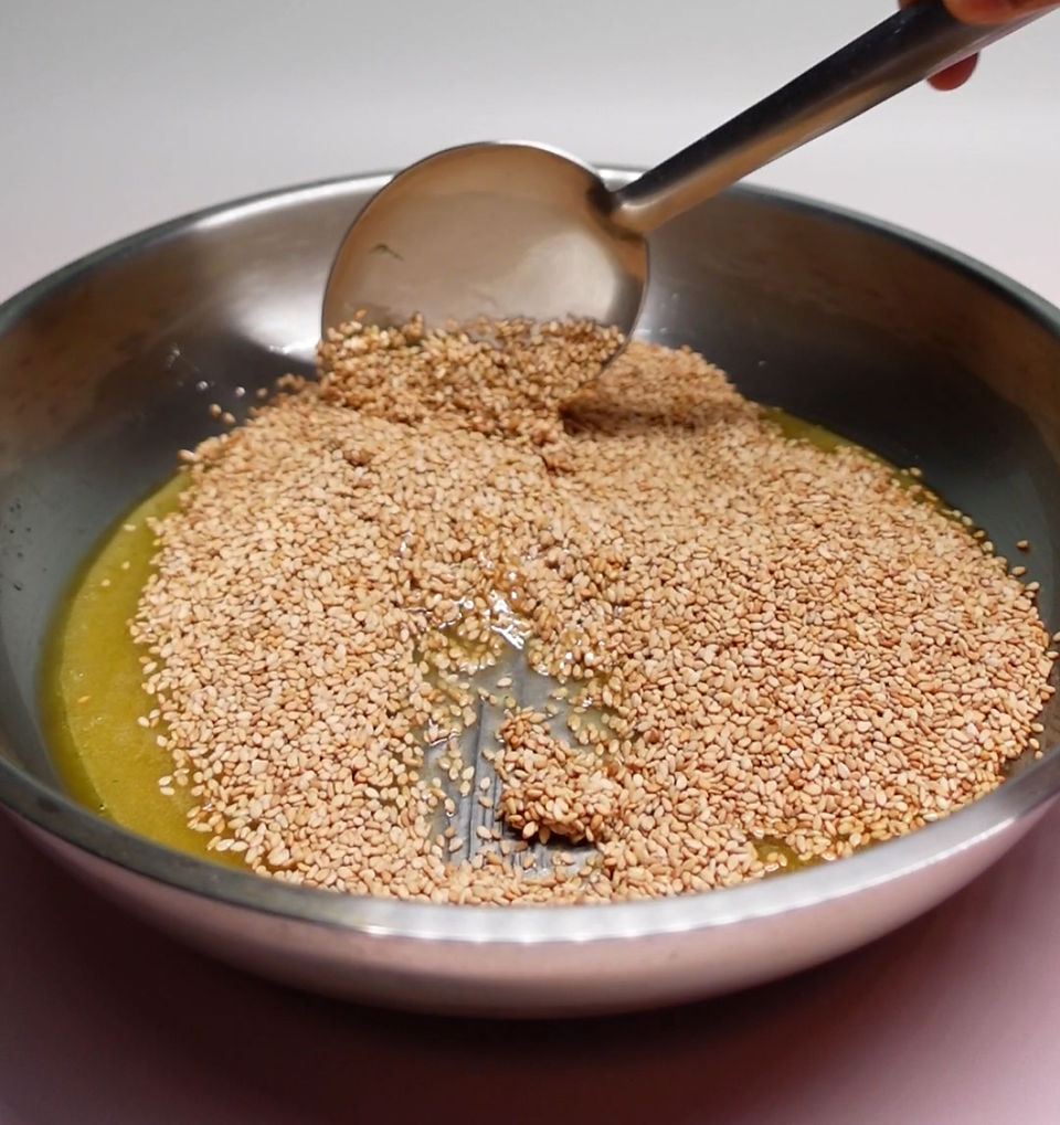 til ke ladoo chikki making recipe