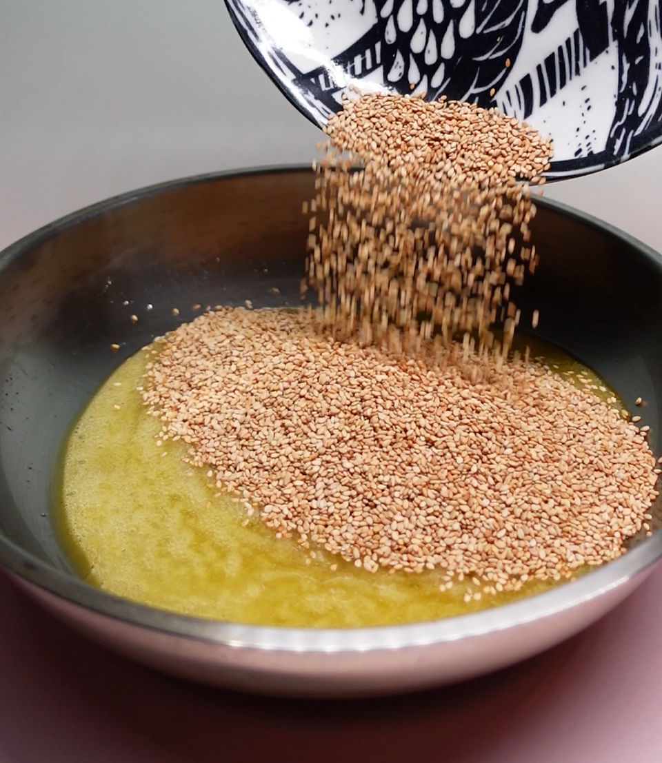 til ke ladoo chikki making recipe