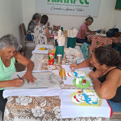 Ribeirão Preto – ABRAPEC realiza oficina de Pintura em Tecido com apoio de voluntária.