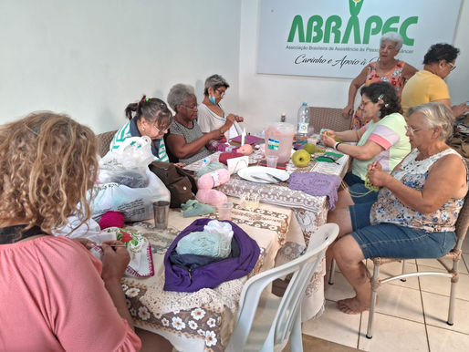 Ribeirão Preto – Oficina de crochê conta com a presença de assistidas pela ABRAPEC.