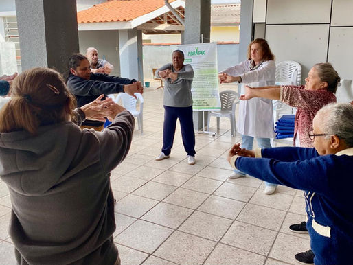 Salto – Atendidos pela ABRAPEC participam de atividade de fisioterapia em grupo.