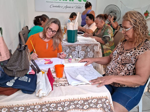 Ribeirão Preto – Aula de Pintura em Tecido aumenta a autoestima de mulheres atendidas pela ABRAPEC.