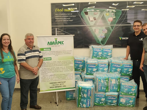 Ribeirão Preto – Sicoob Credicitrus realiza doação solidária de 80 pacotes de fraldas geriátricas para a ABRAPEC.