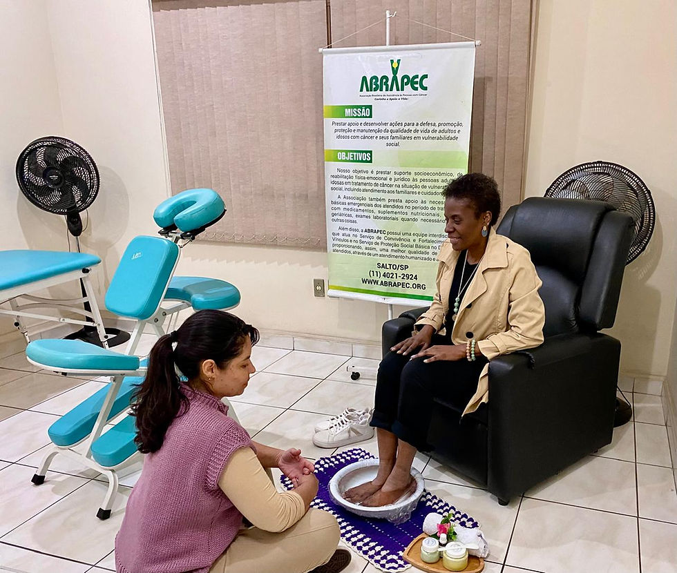 Salto – ABRAPEC oferece atendimento de massoterapia para seus atendidos.